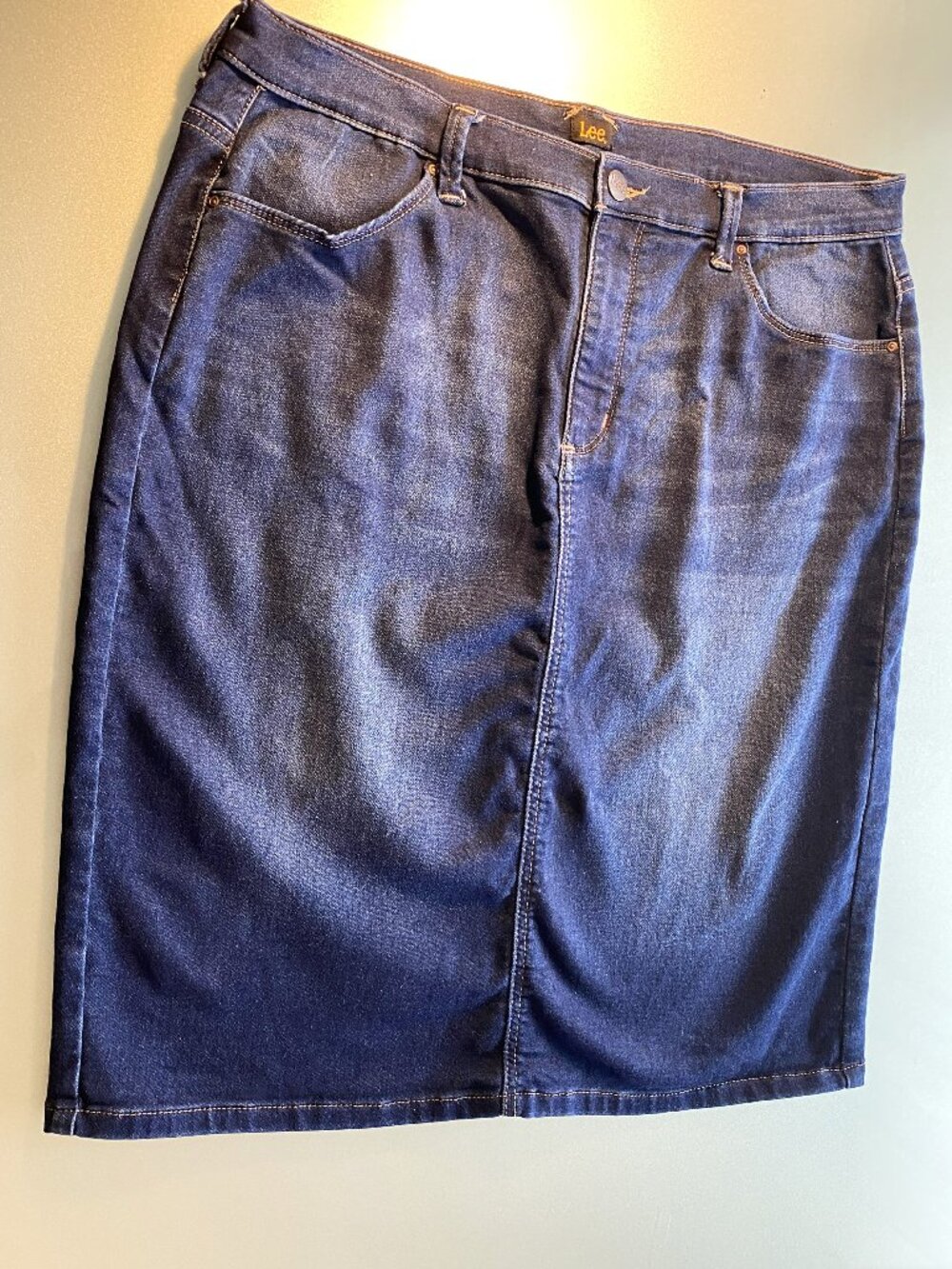 Lee Denim Pencil Skirt Relaxed Fit Zip Fly Below Knee Midi 2% Spandex Size 16 36